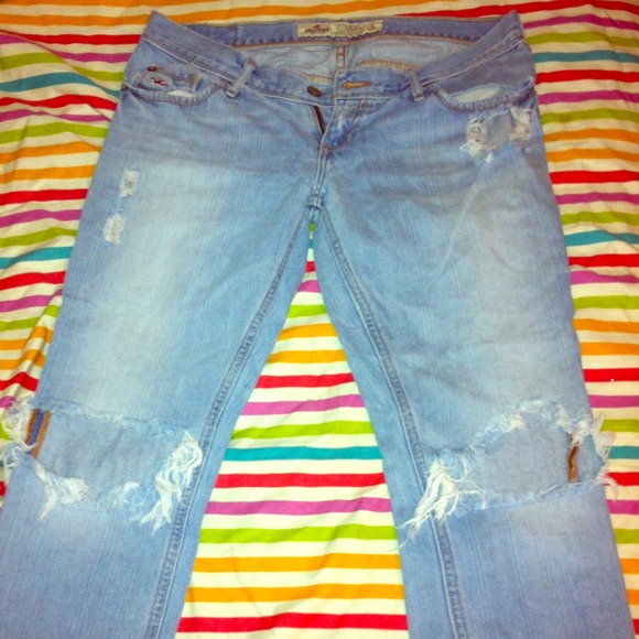 6 pairs of capris and a leather bag.