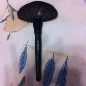New MAC Fan Brush Bundle for @luckylibby