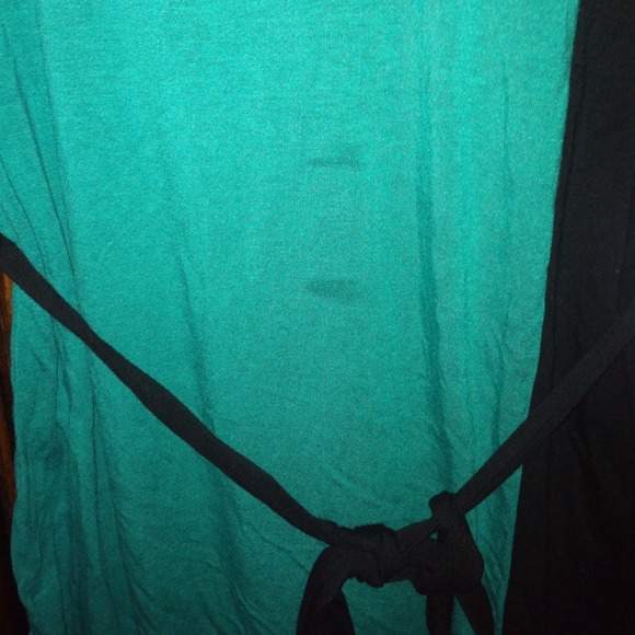 💢SOLD💢Liz Lange Maternity Top size S - Picture 4 of 4