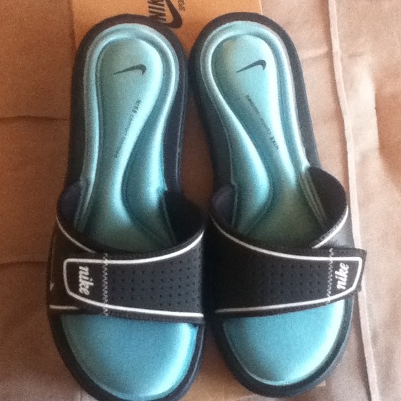 🌸Nike Slides - Picture 2 of 2