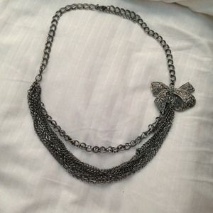 Chain necklace with bow