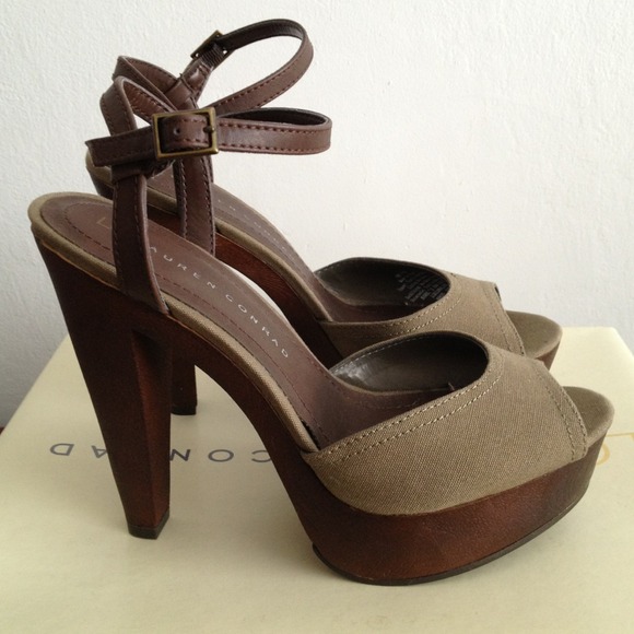 Lauren Conrad Shoes - Lauren Conrad Olive Heels