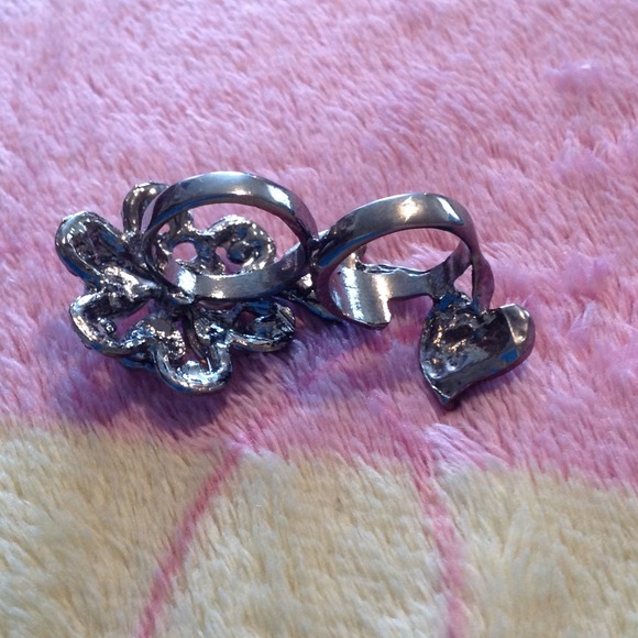 Two finger ring! - Picture 3 of 3