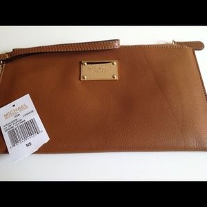 💯% Authentic Michael Kors Leather Brown Clutch