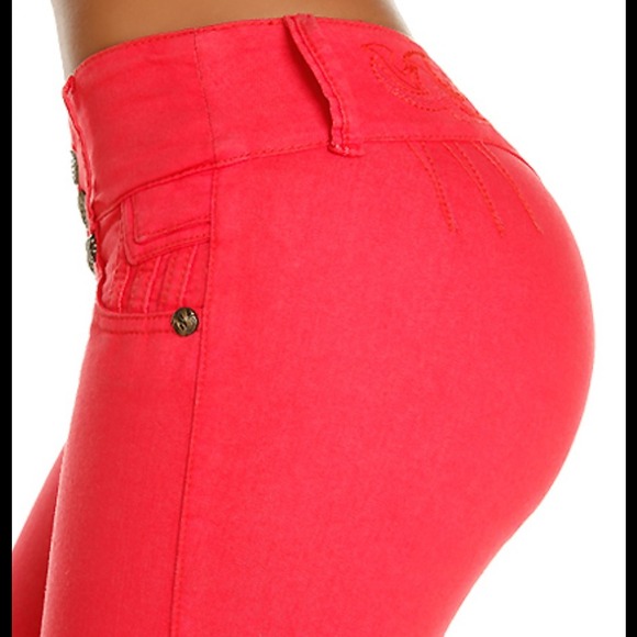 👍SALMON BUTT LIFTING CAPRIS. NWT SIZE 7👍