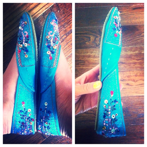 💢SOLD💢 in BUNDLE! Adorable Beaded Flats!! - Picture 2 of 4