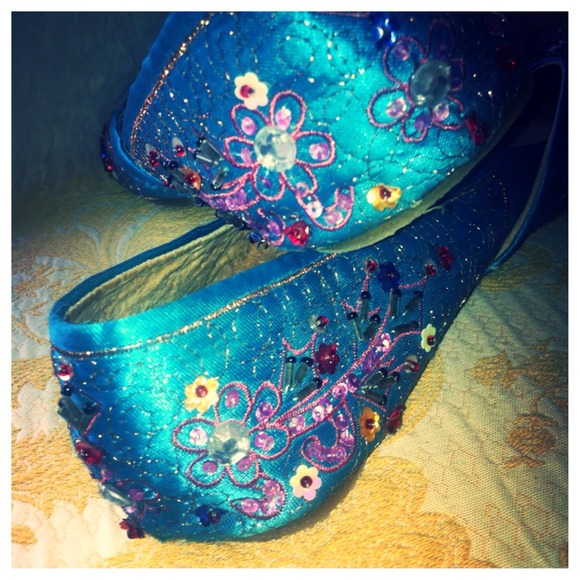 💢SOLD💢 in BUNDLE! Adorable Beaded Flats!! - Picture 3 of 4