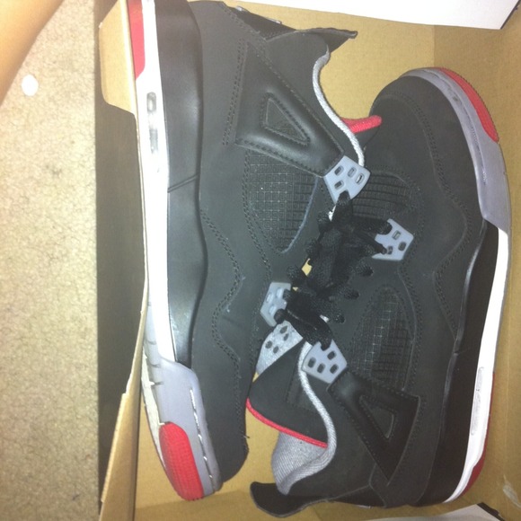 Retro 4s - Picture 1 of 1