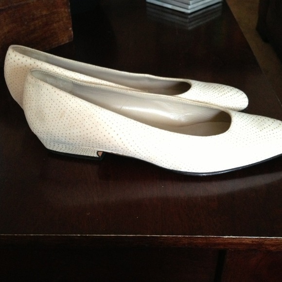 SOLD🎉🎉🎉🎉🎉🎉🎉🎉🎉Salvatore Ferragamo Italian - Picture 4 of 4