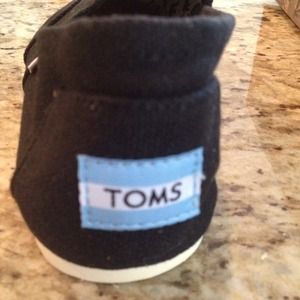 Tons black canvas shoes