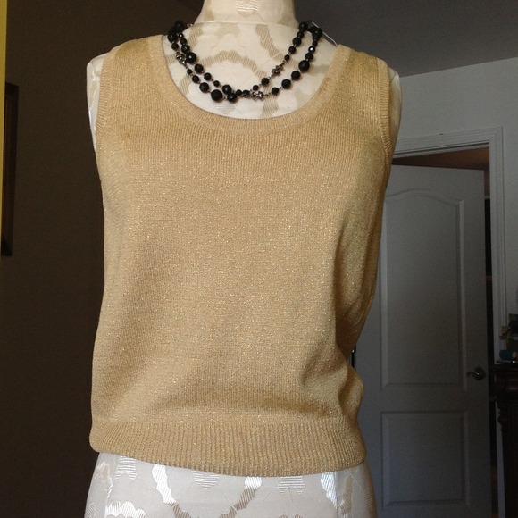 🍃🏩HOST PICK🏩🍃Stunning St John Top