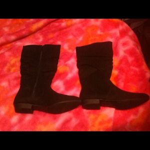 NWOT Black Suede Boots -- Size 11