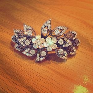 🌸Sworovski crystal hair clip