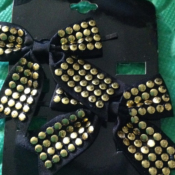 🎉💢🎉😍EARRINGS & HAIR BOWS💢😍🎉💢 - Picture 3 of 4