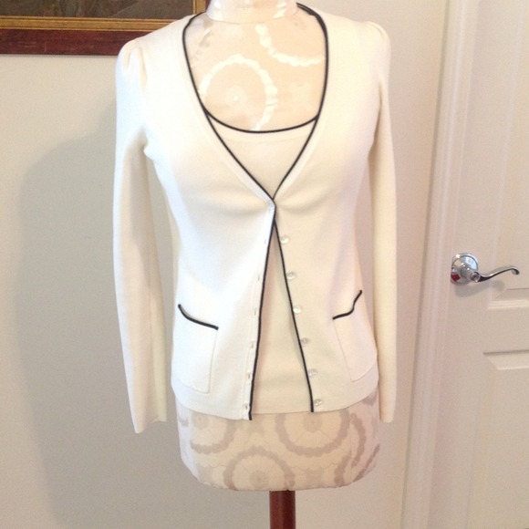 ANN TAYLOR LOFT CARDIGAN Only