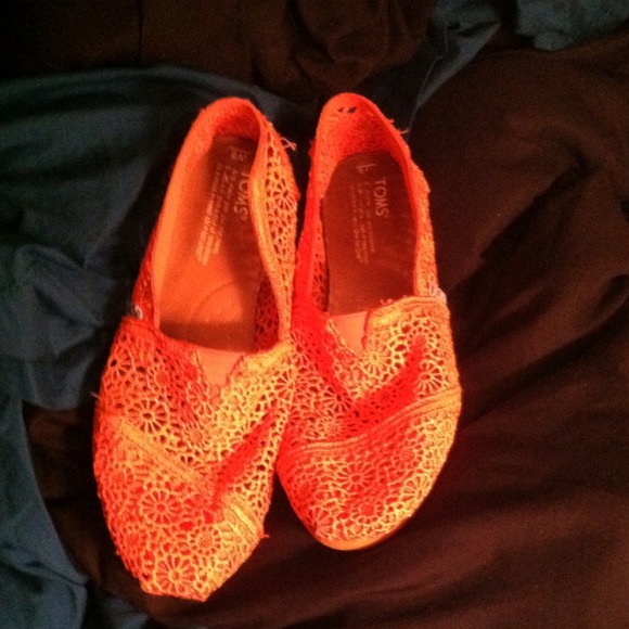 Coral crochet toms.