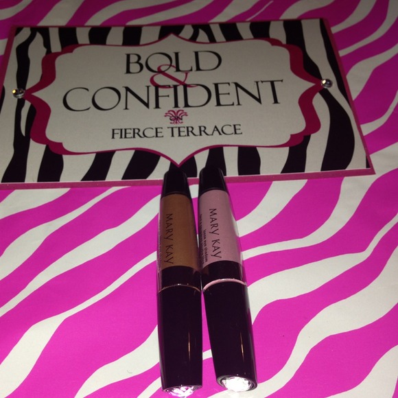 Mary Kay Limited Ed. Loose Eyeshadow - Picture 2 of 3