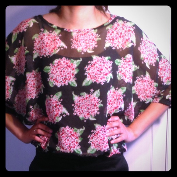 Floral top and red heels for @janelle81