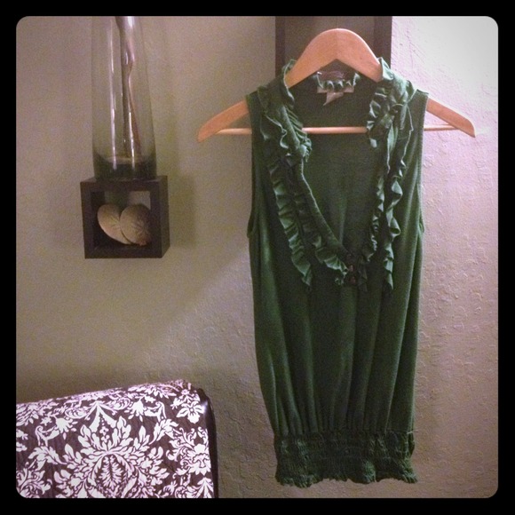 Arden B top in green - Picture 1 of 3