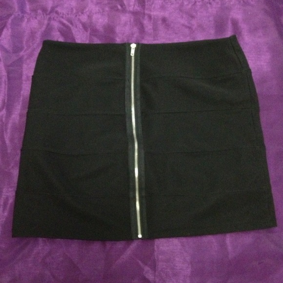 ⛔SOLD⛔TRADEDblack bodycon high waisted skirt! - Picture 4 of 5