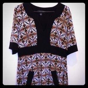 Beautiful stretchy dress w/ floral patterns.