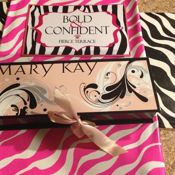 Mary Kay Miniature Fragrance Collection - Picture 3 of 3