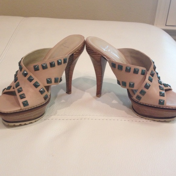 *REDUCED!!* Lisa for Donald J Pliner heels