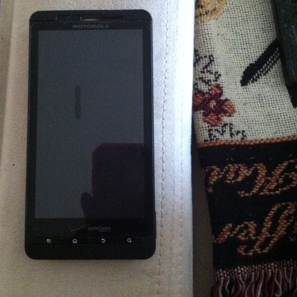 Verizon Droid X phone and charger