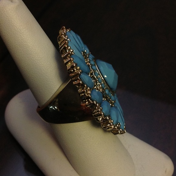 Gold ring - Picture 2 of 4