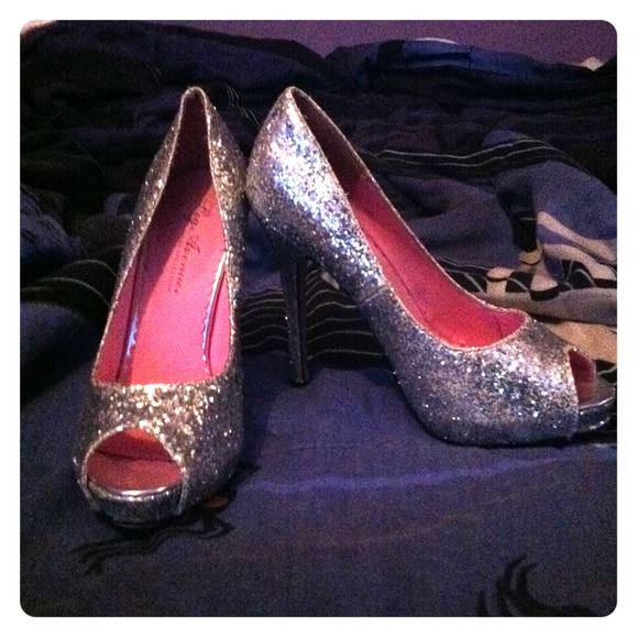 Silver glitter heels - Picture 1 of 1