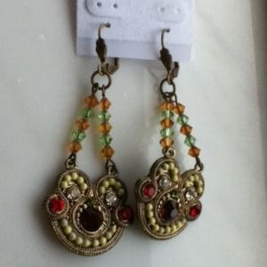 Earring w/green and brown crystal