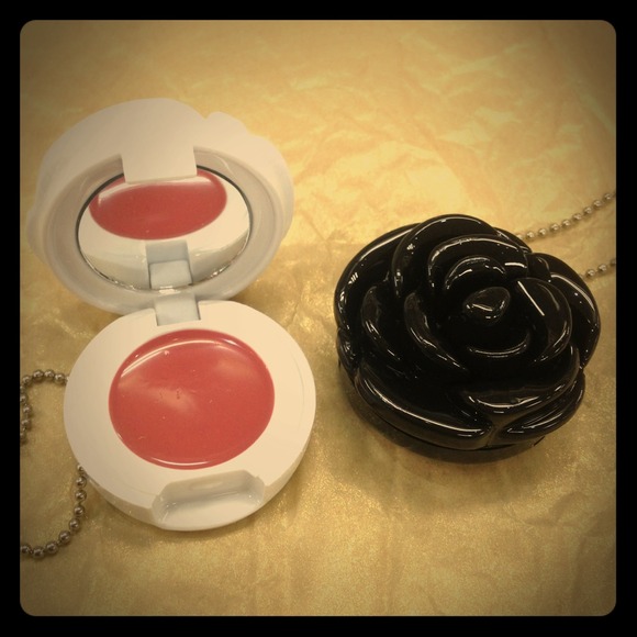 Bundle Mini flower rouge w/ chain *hold @narsgirl*