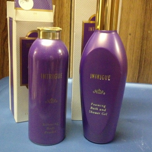 **SOLD**Intrigue bath & shower gel and powder