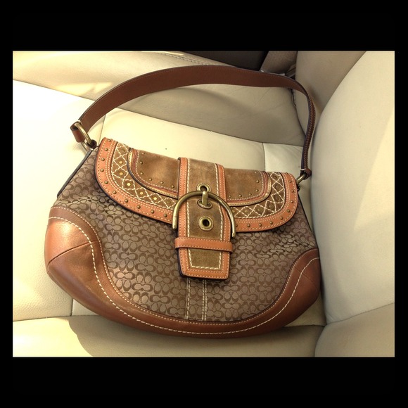 ⭐Sold in bundle. ⭐Authentic Coach Hobo - Picture 1 of 4