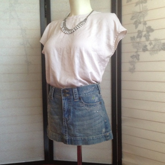 💥🔥💥 Hollister Embroidered Denim Mini Skirt 3