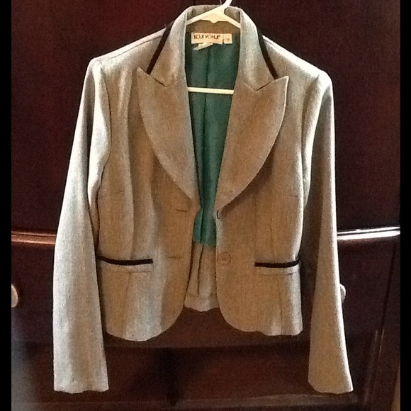 Heather gray blazer with black trim.
