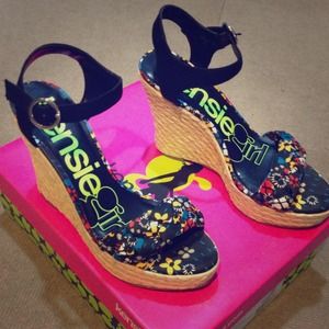 🎉 HOST PICK 🎉 Fashion sandals!