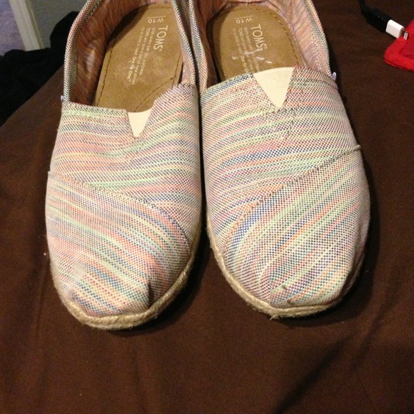 NEVER WORN multi color TOMS!