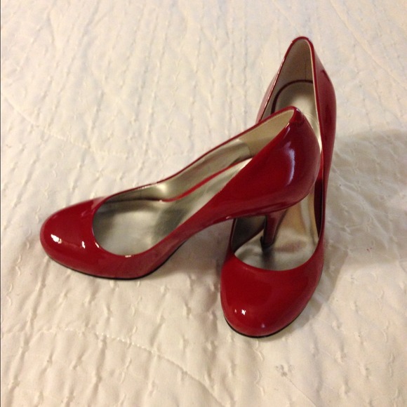 Red high heels Jessica Simpson