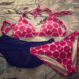 ❤👙VS pink polka top and matching bottom👙❤