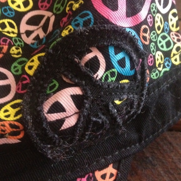 HOLD NEW Black Hat with Multicolored Peace Signs