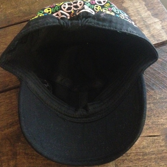 HOLD NEW Black Hat with Multicolored Peace Signs