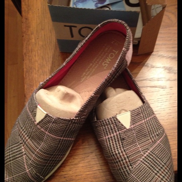 TOMS Size 7  2013 Limited Edition worn once, w box