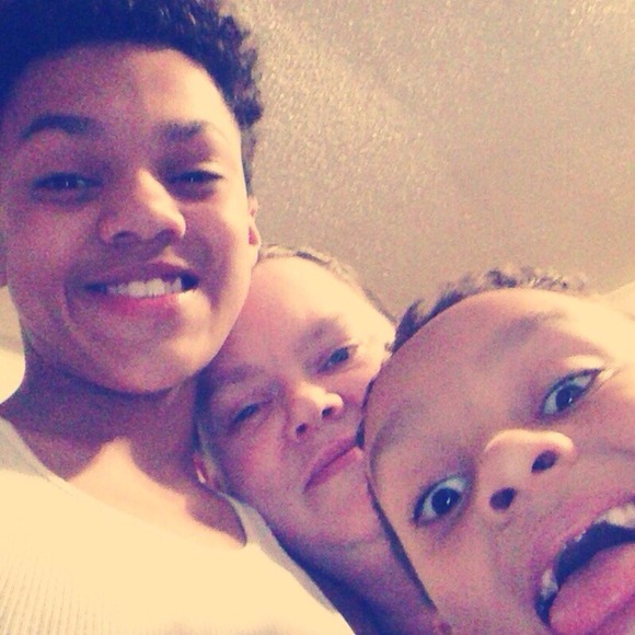 Meet your seller & her family - Picture 3 of 4