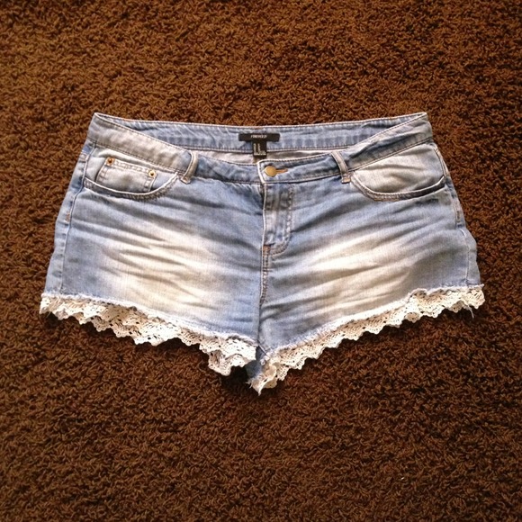 ☀Forever 21 Lace Shorts & Bird Top Bundle