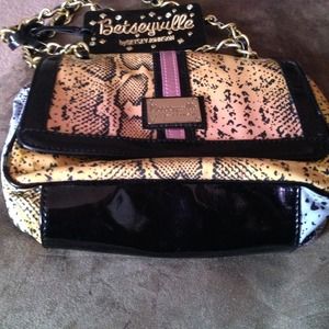 🎀Reduced Betseyville purse🎀