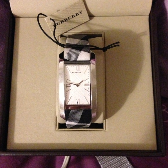 ☎☎☎Burberry Rectangular Check Strap Watch📞📞📞 - Picture 2 of 4