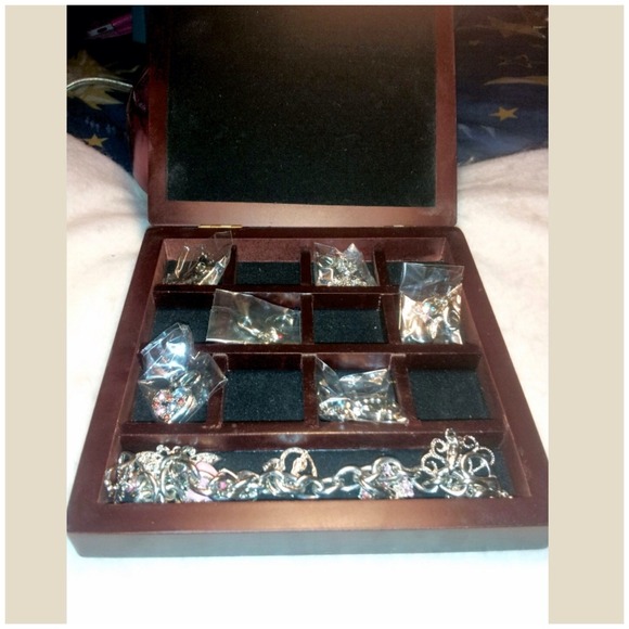 SOLD $was 20$ girlie bracelet w/ 12 charms - Picture 4 of 4