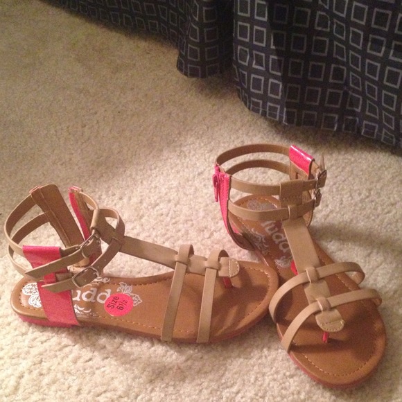🌺 BRAND NEW SANDALS!!!🌺