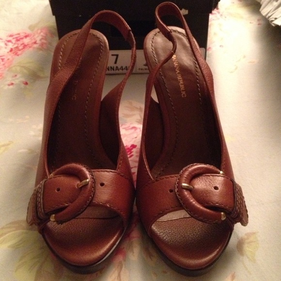 Cinnamon Leather Peep toe sling back